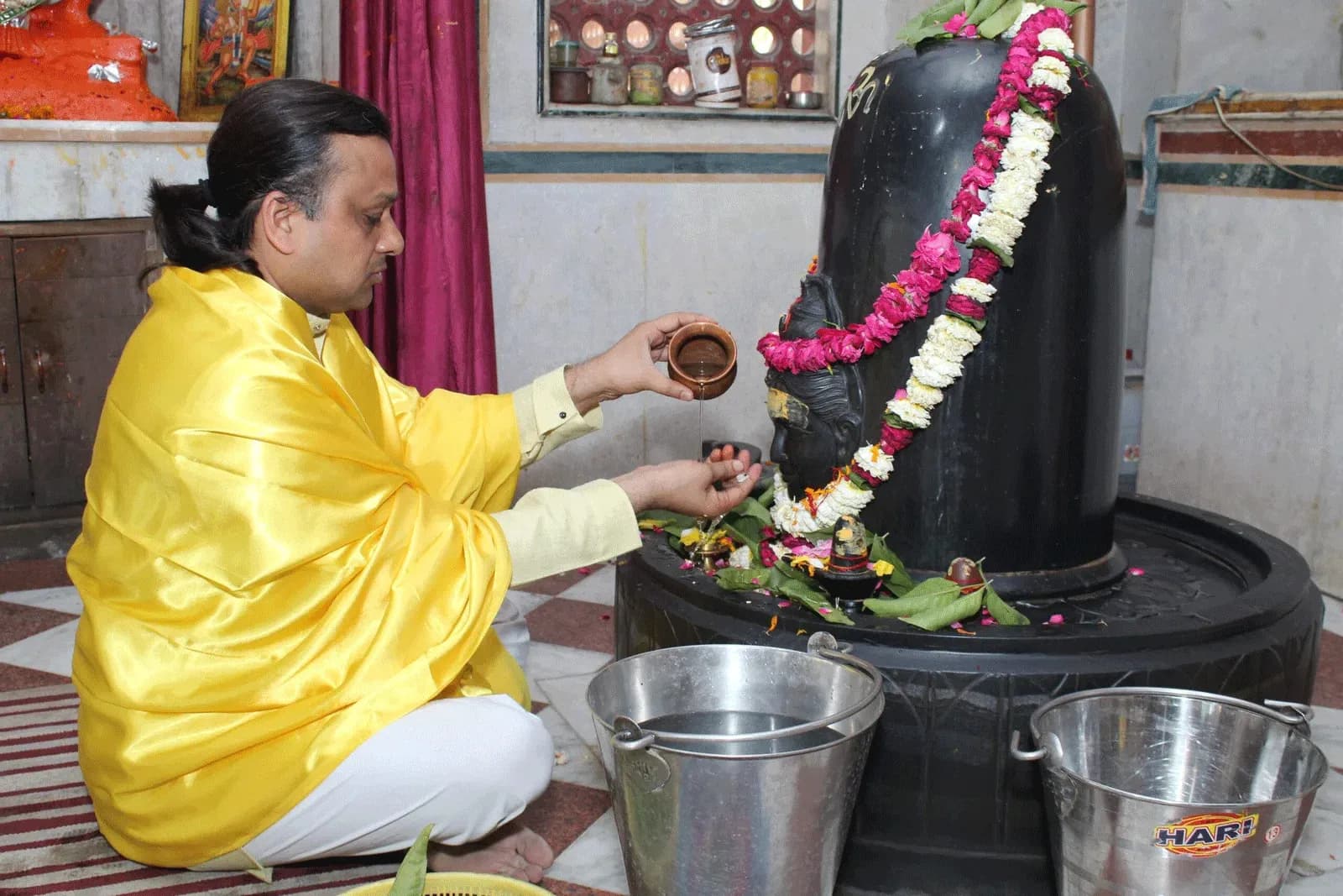 धर्म का मूल आधार सत्कर्म, सद्विचार और परोपकार है