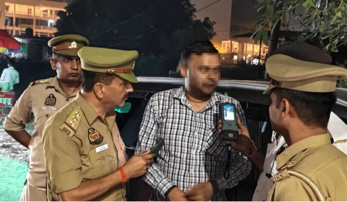 सार्वजनिक स्थानों पर शराब पीने वालों के खिलाफ गाजियाबाद पुलिस का अभियान